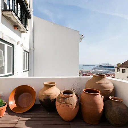 Alfama Terrace River And Historic View Spacious And Charming Ground Floor 18th Century Building * Lissabon