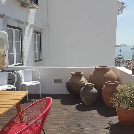 Alfama Terrace River And Historic View Spacious And Charming Ground Floor 18th Century Building * Lissabon