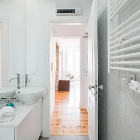 Alfama Terrace River And Historic View Spacious And Charming Ground Floor 18th Century Building Appartement