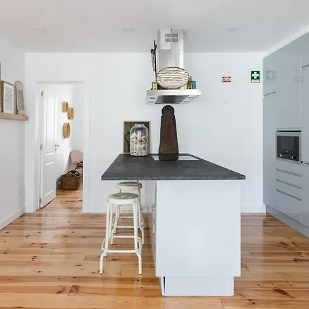 Διαμέρισμα Alfama Terrace River And Historic View Spacious And Charming Ground Floor 18th Century Building